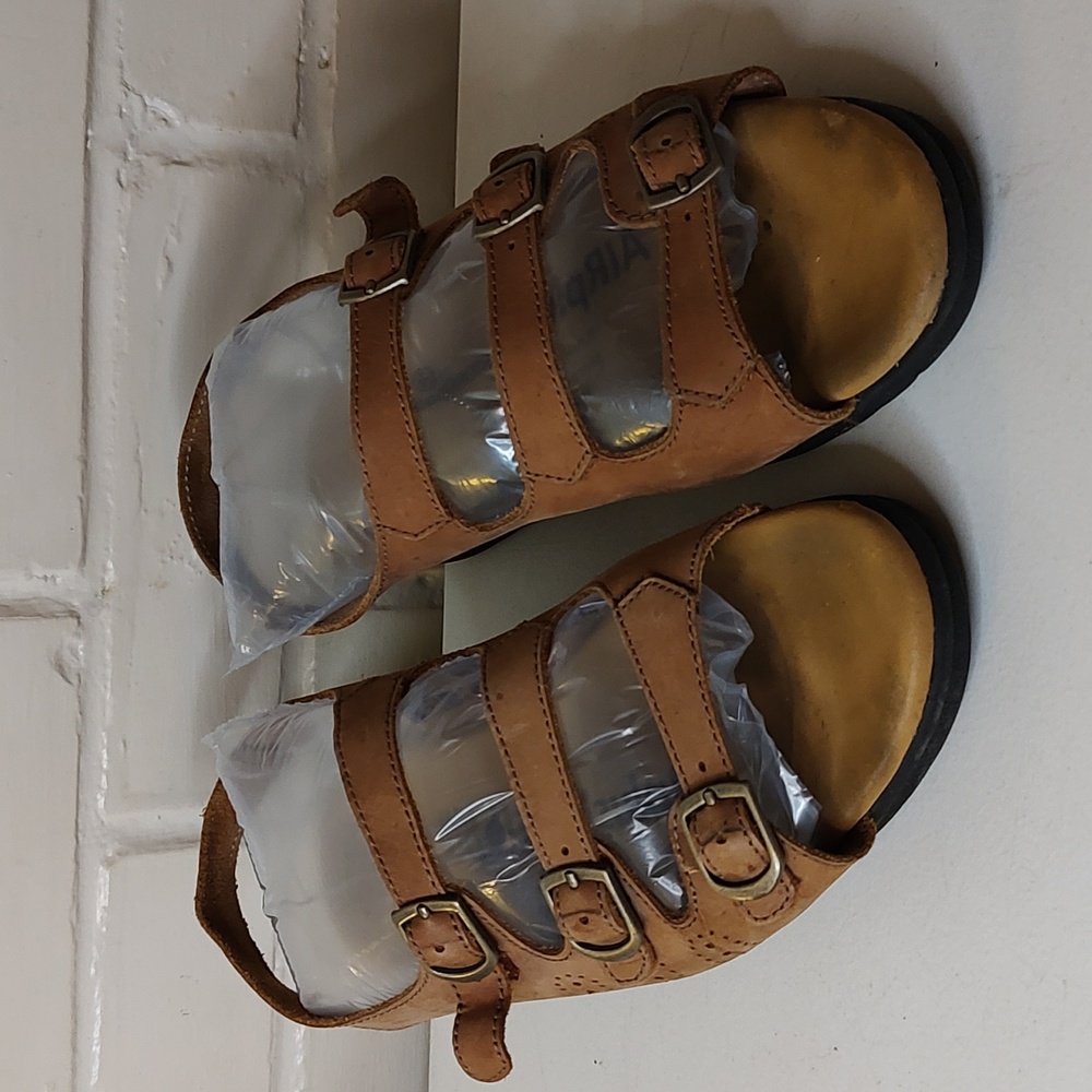 Cobbie Coddlers Tan Suede Size 8 Slight Wedge